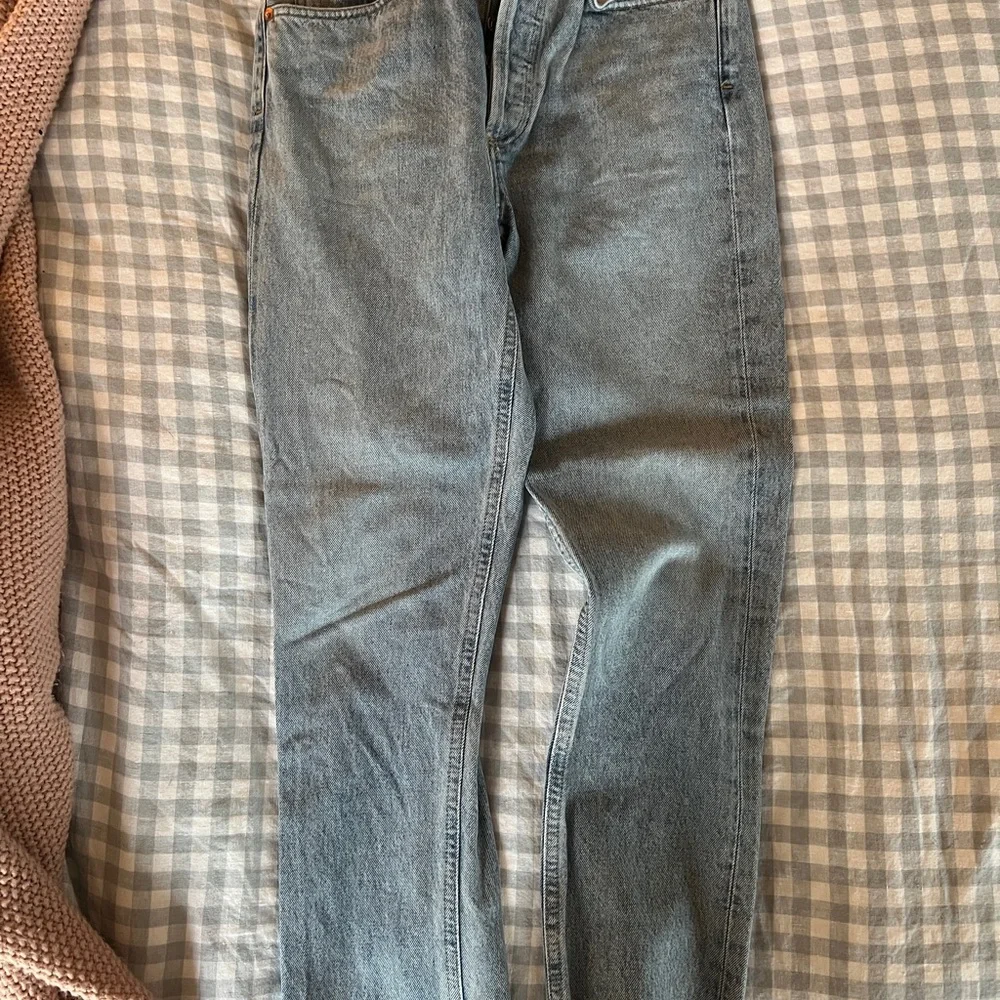 Agolde Riley Crop Denim Jeans - Picture 5 of 6